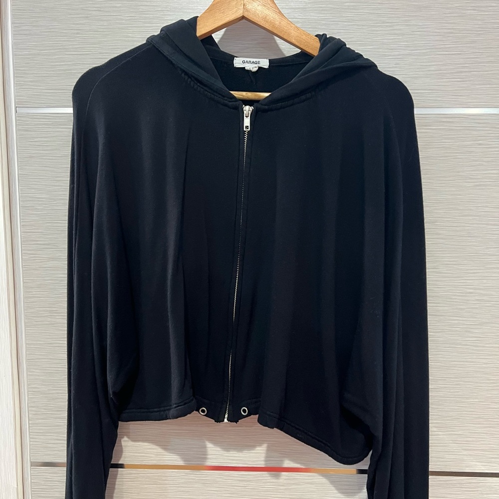 Garage black cropped hoodie for a girl fits S/M size.